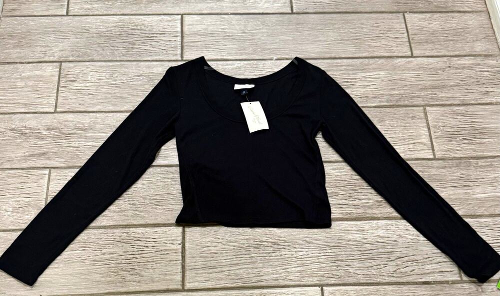 Universal Thread Women's Black Ribbed Knit Stretch Scoop Neck Top Long Sleeve M